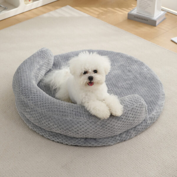 In Stocks Cozy Pet Bed - Pineapple Checkered Dog and Cat Nest with Warmth and Comfort